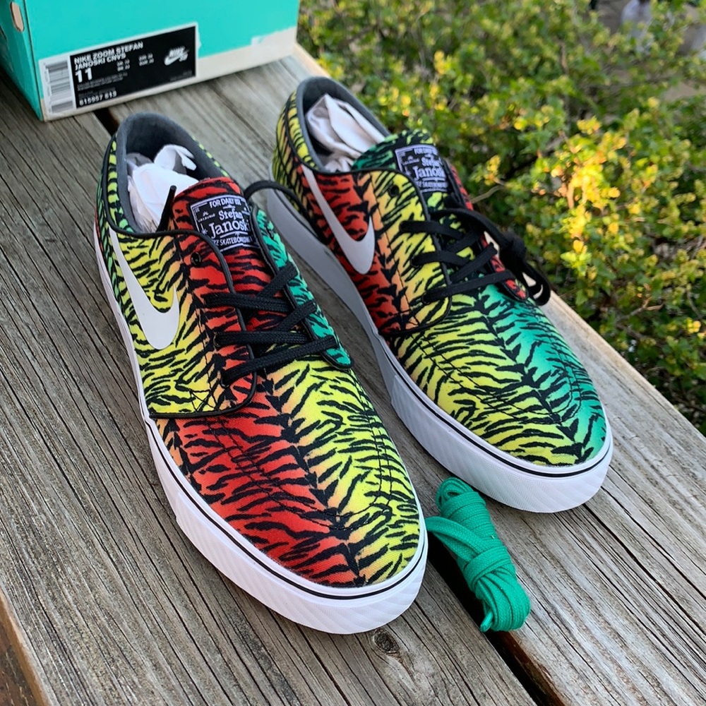 Men’s Nike Stefan Janoski Canvas Sneakers